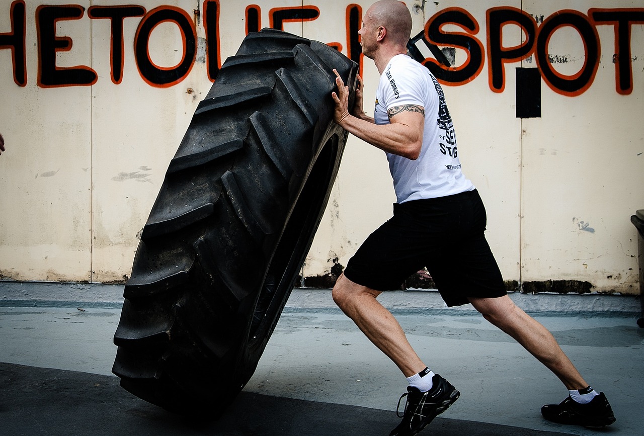 tyre-flipping-2141109_1280